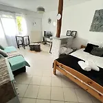 Appartement Vue Sur Jardin Parking Ascenseur Un-sejour-a-part *