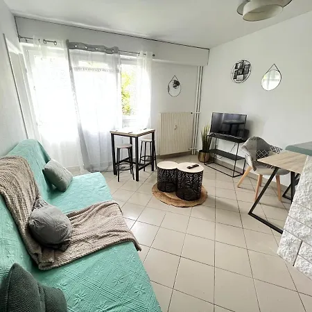 Apartment Vue Sur Jardin Parking Ascenseur Un-sejour-a-part